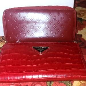 2 Wallets Red And Burgundy Lv Prada